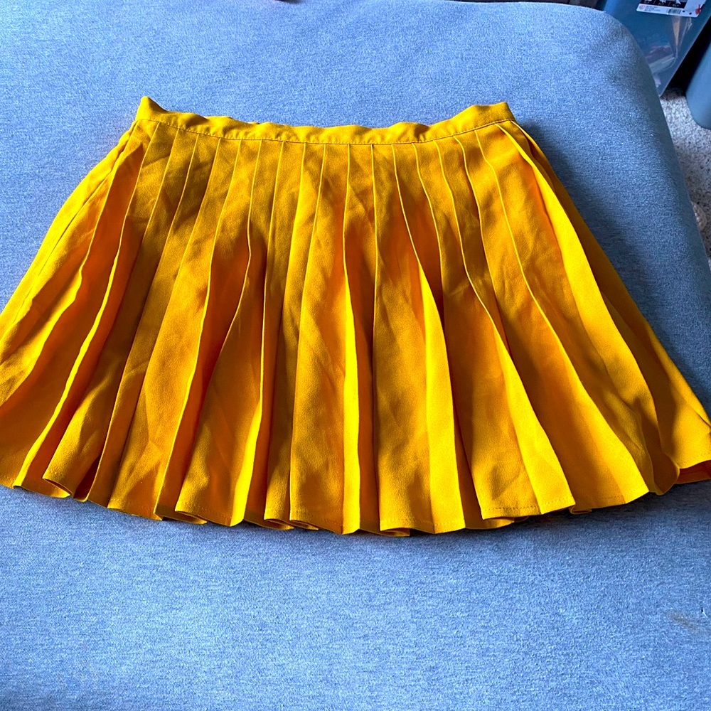 mustard pleated mini skirt